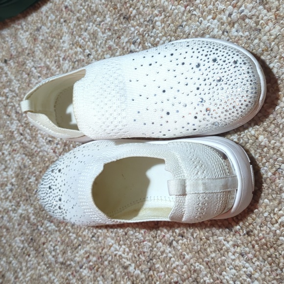 Kelly and Katie been used but they still in good condition - Picture 3 of 3